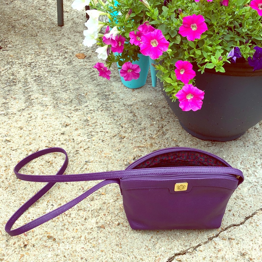 Liz Claiborne (vintage) crossbody purse!!💜💜